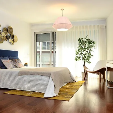 New Loft With Swimming Pool At Parque Nacoes! Lisbon
