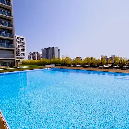 New Loft With Swimming Pool At Parque Nacoes! Lisbon