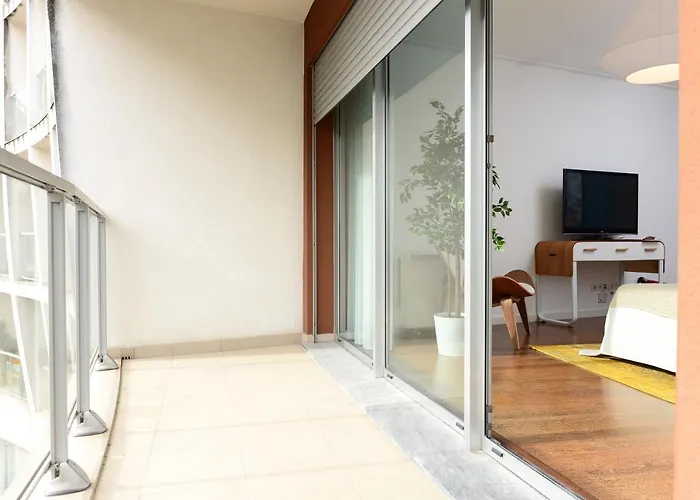 New Loft With Swimming Pool At Parque Nacoes! * Lisbona