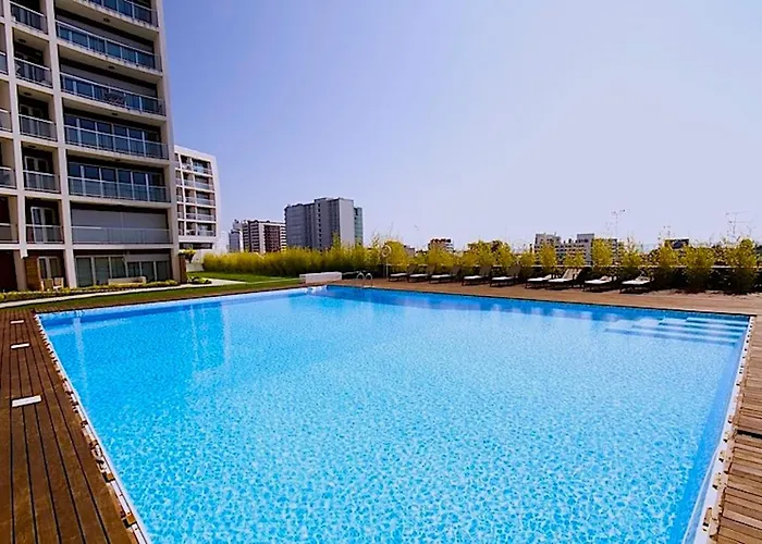 New Loft With Swimming Pool At Parque Nacoes! Lisbon